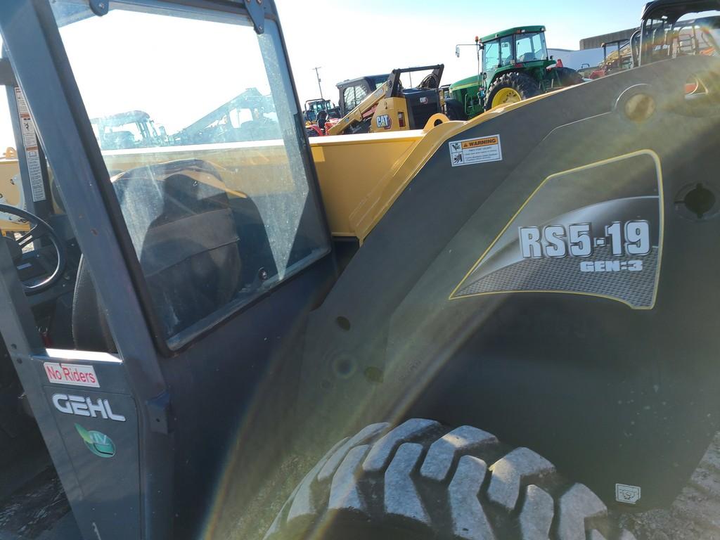 Gehl RS5-19 Telehandler 'Ride & Drive'