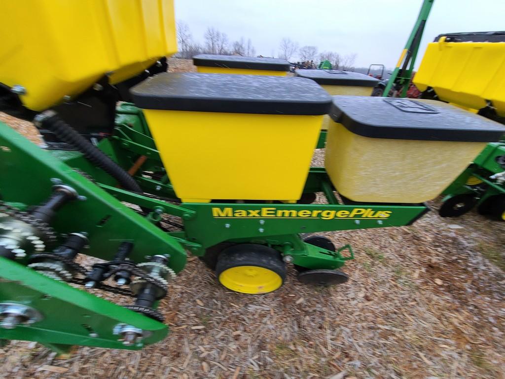 John Deere 7300 Corn Planter
