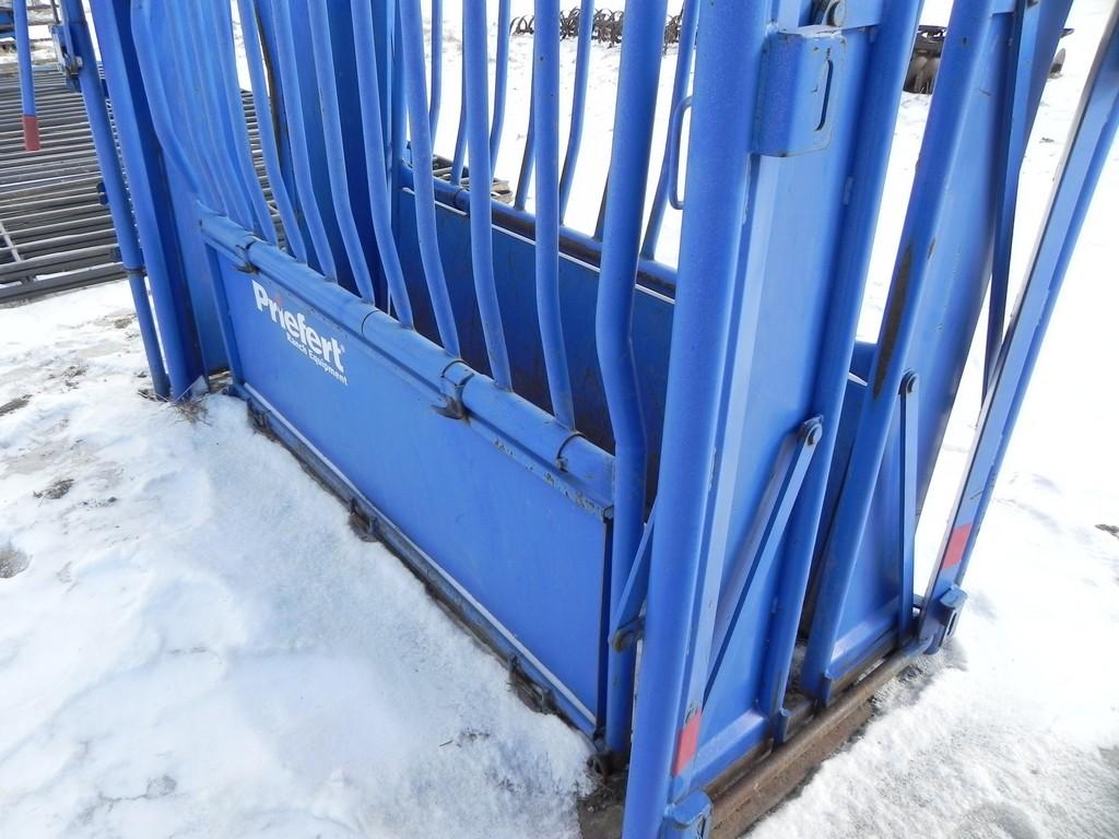 Priefert S04 Squeeze Chute