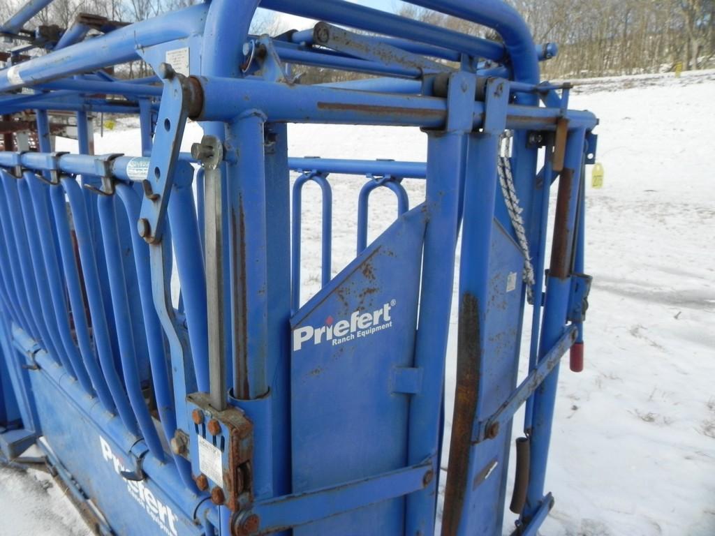 Priefert S04 Squeeze Chute