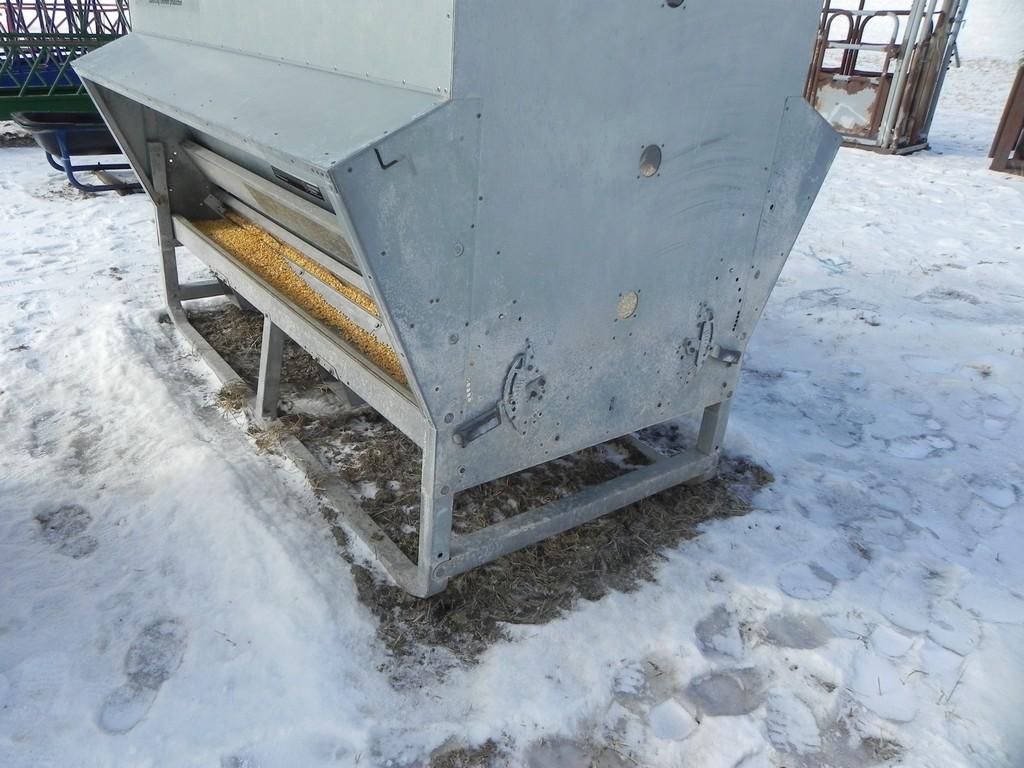 Advantage 5300HD Feeder