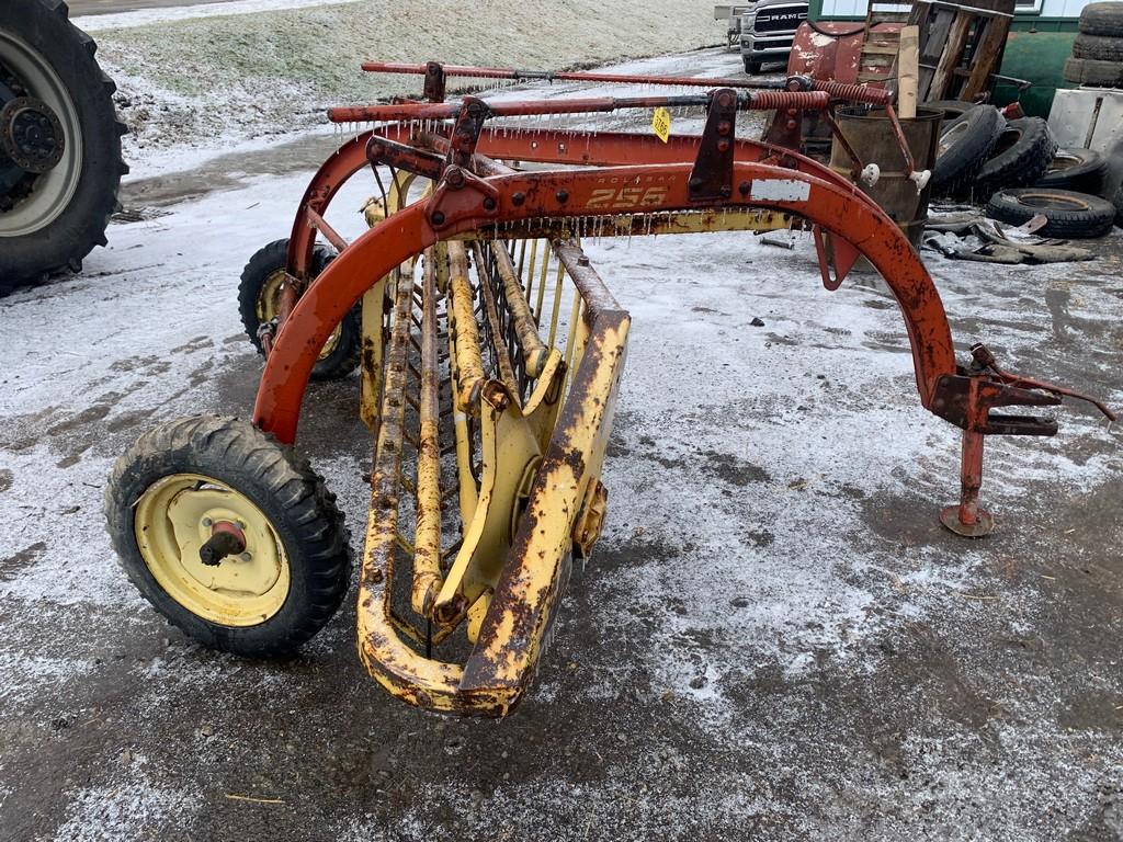 New Holland 256 Rake
