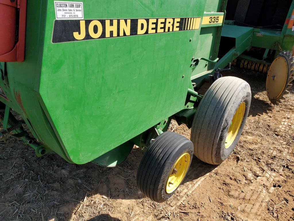 John Deere 335 Round Baler