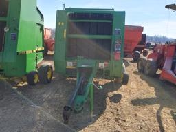 John Deere 335 Round Baler