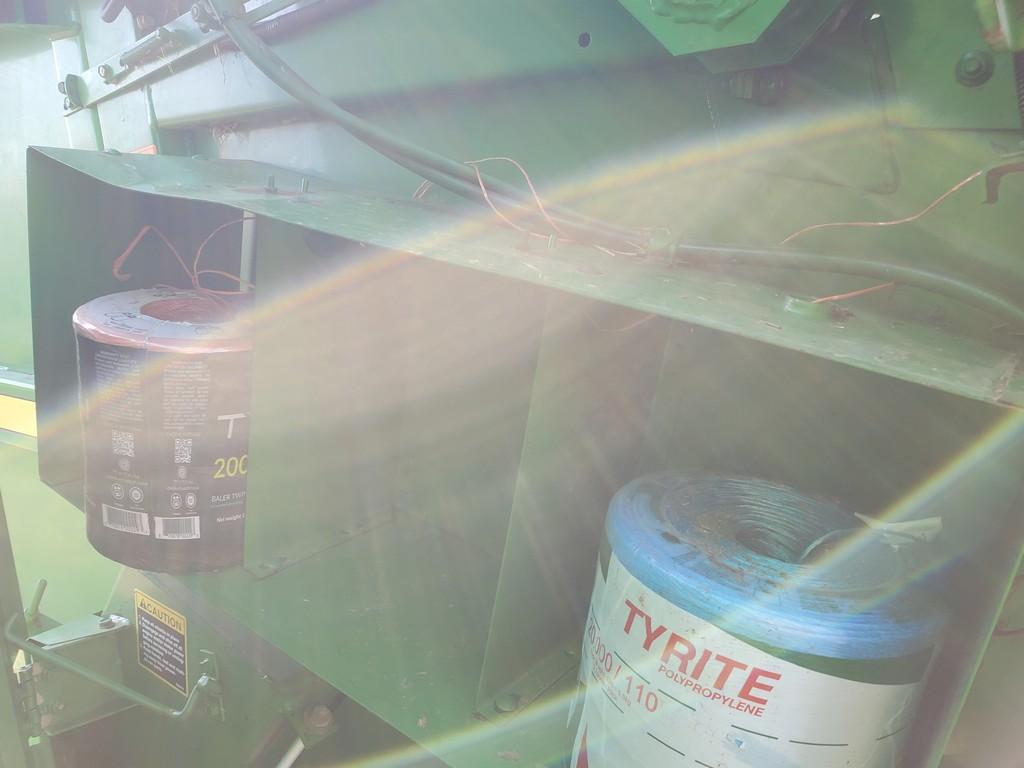 John Deere 335 Round Baler