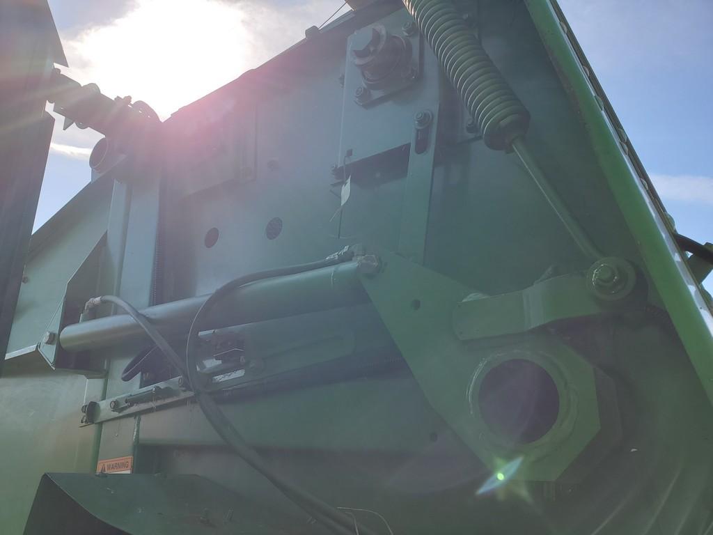 John Deere 335 Round Baler
