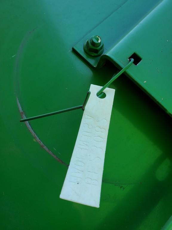John Deere 335 Round Baler