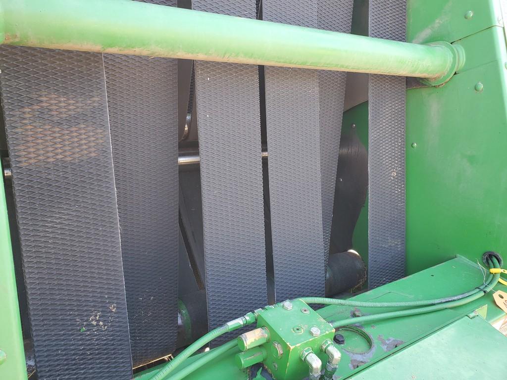 John Deere 335 Round Baler
