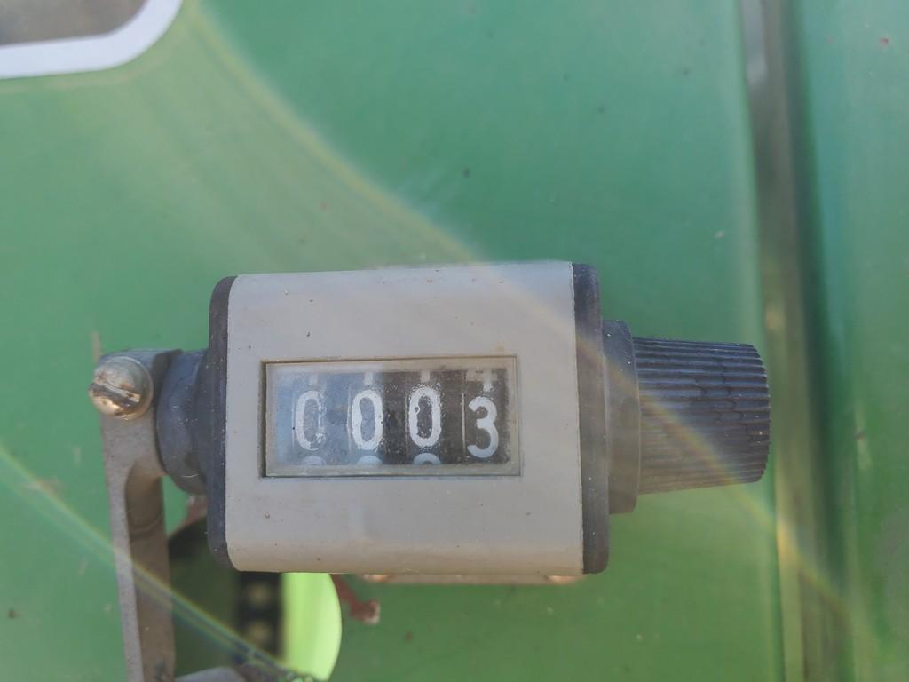 John Deere 335 Round Baler