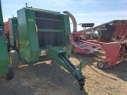 John Deere 335 Round Baler