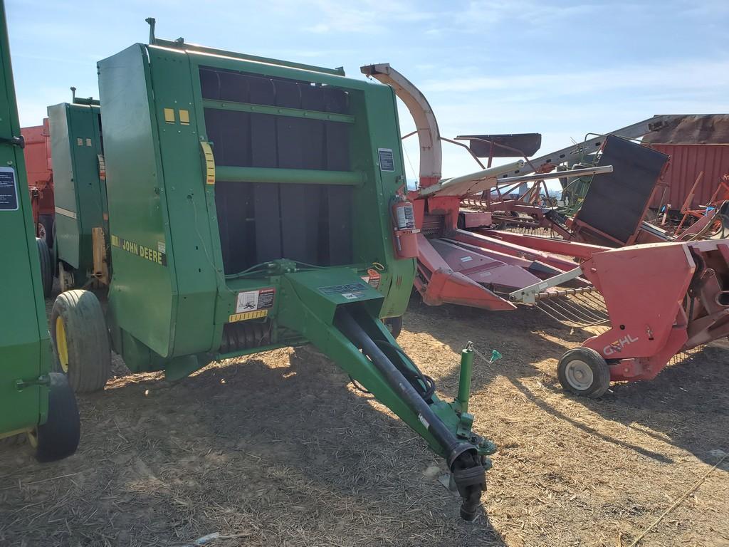 John Deere 335 Round Baler