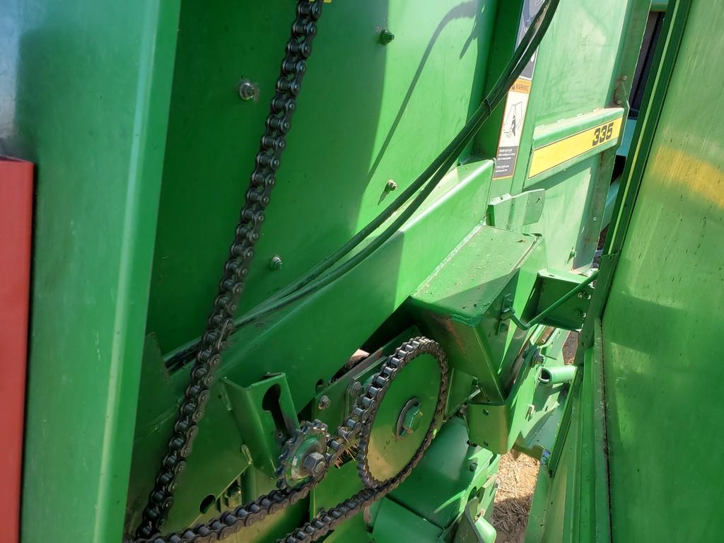 John Deere 335 Round Baler