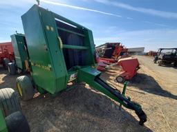 John Deere 335 Round Baler