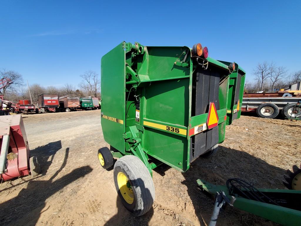John Deere 335 Round Baler