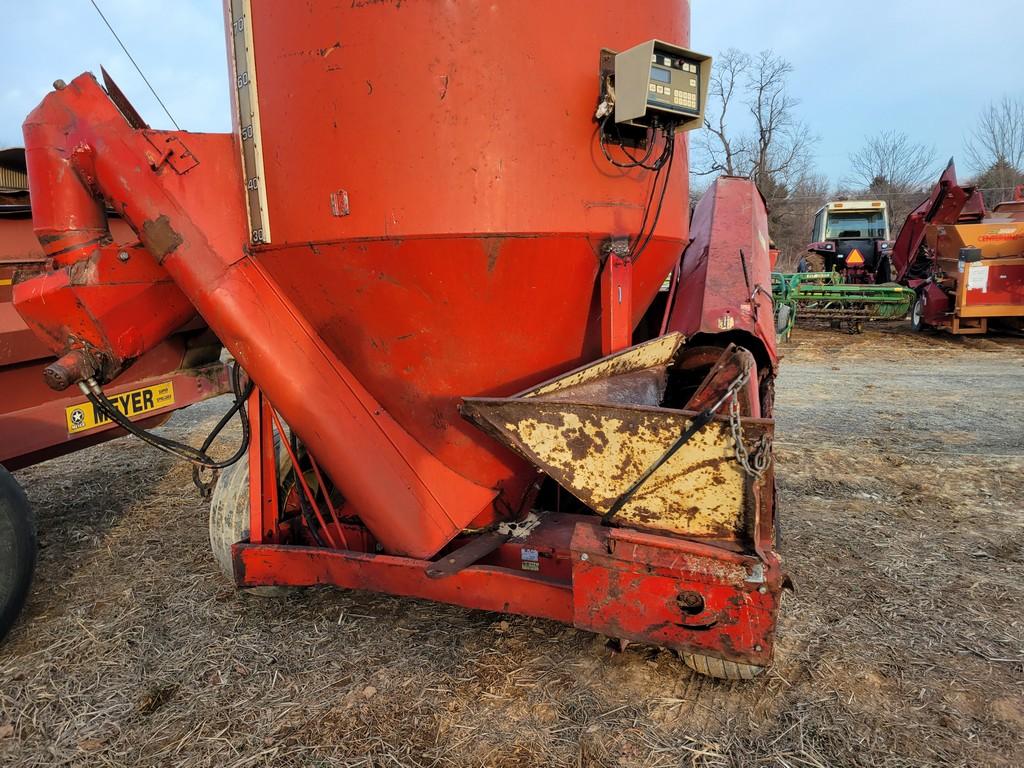 Gehl 100 Grinder Mixer