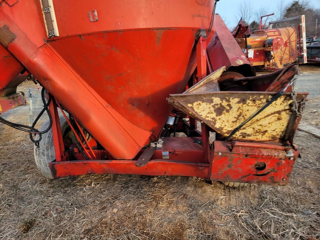 Gehl 100 Grinder Mixer