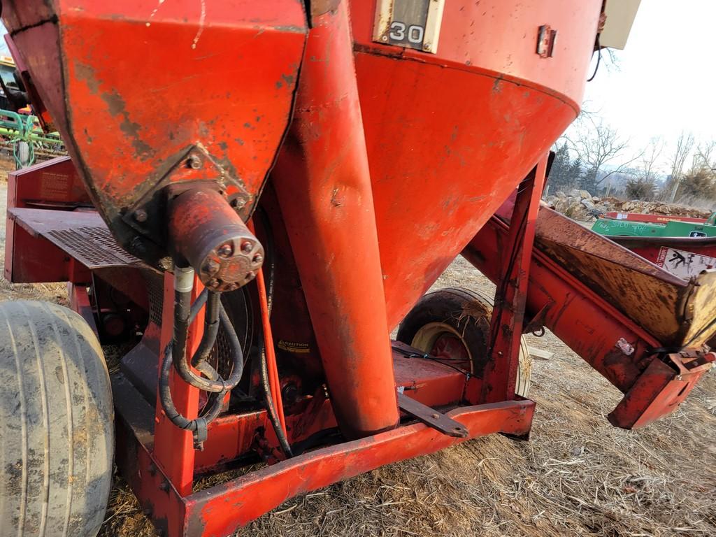 Gehl 100 Grinder Mixer