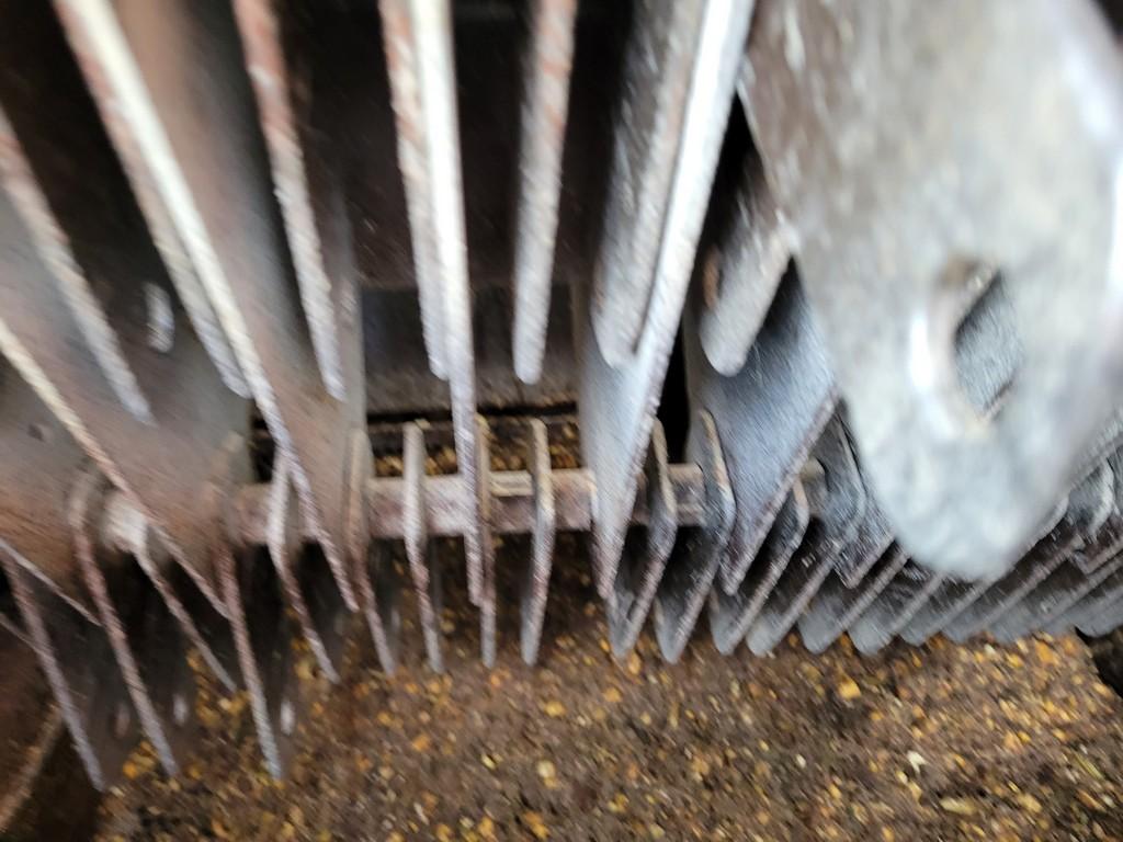 Gehl 100 Grinder Mixer