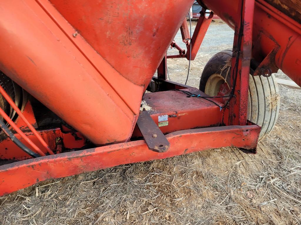 Gehl 100 Grinder Mixer