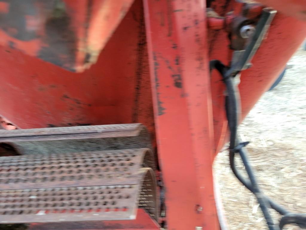 Gehl 100 Grinder Mixer