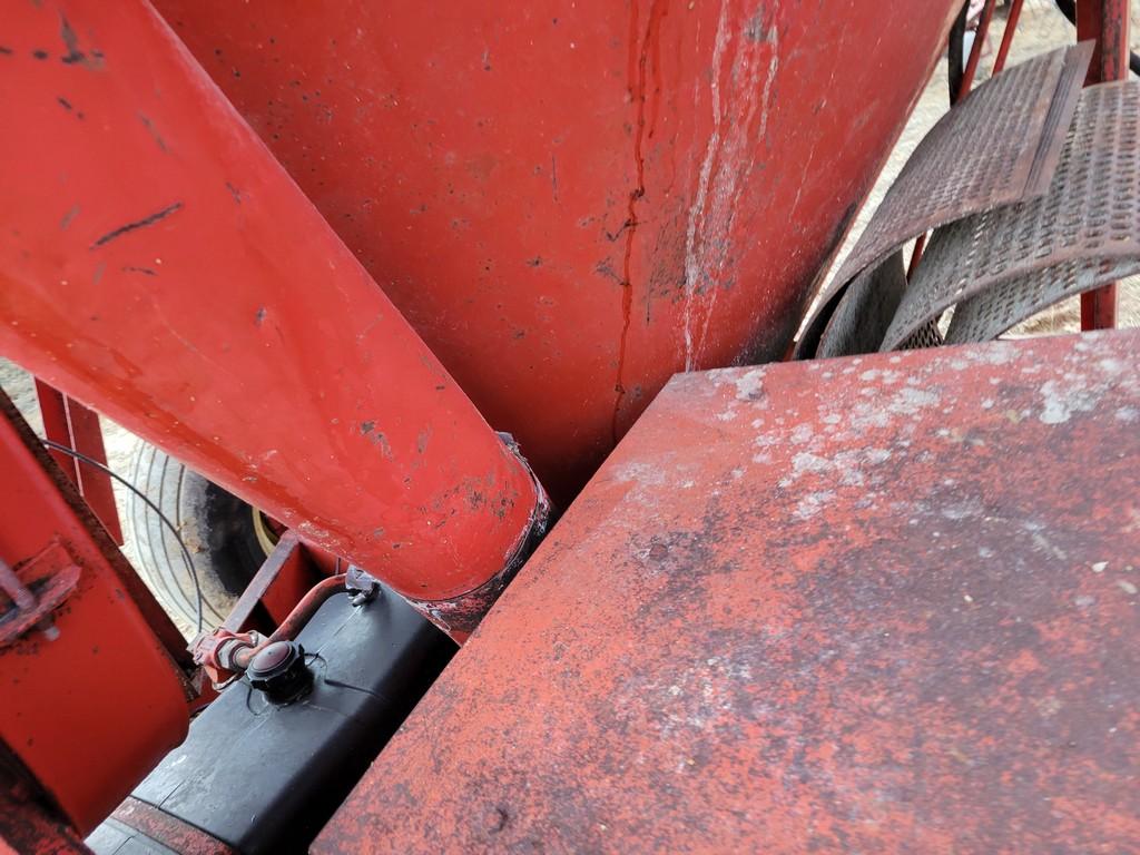 Gehl 100 Grinder Mixer