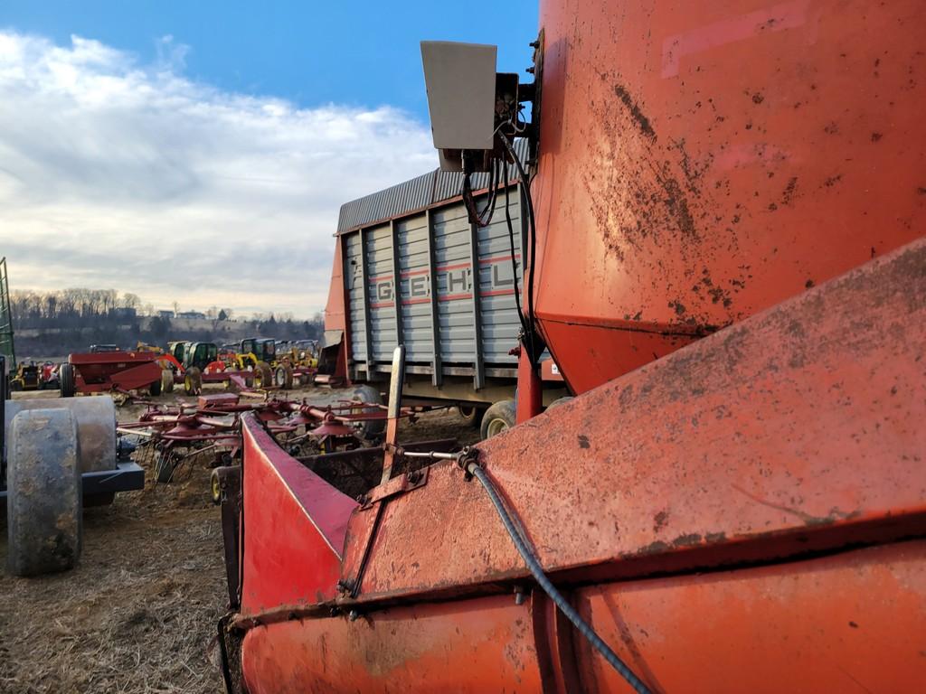 Gehl 100 Grinder Mixer