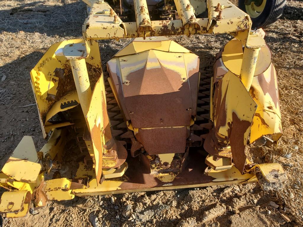 New Holland 824 Corn Head