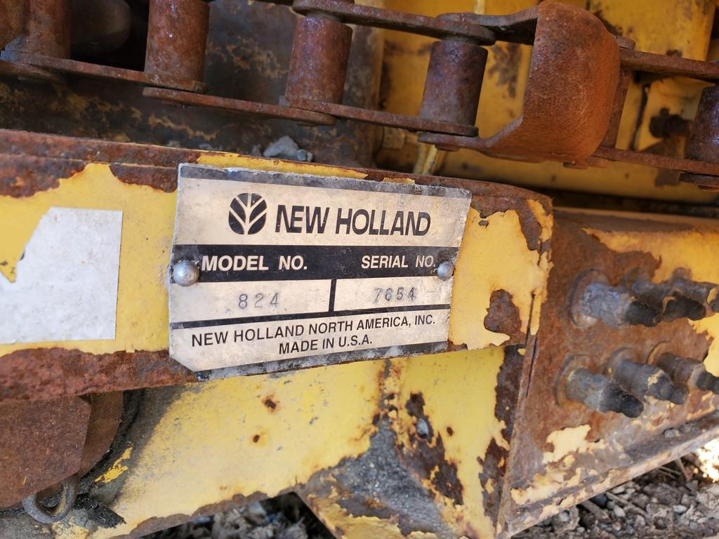New Holland 824 Corn Head