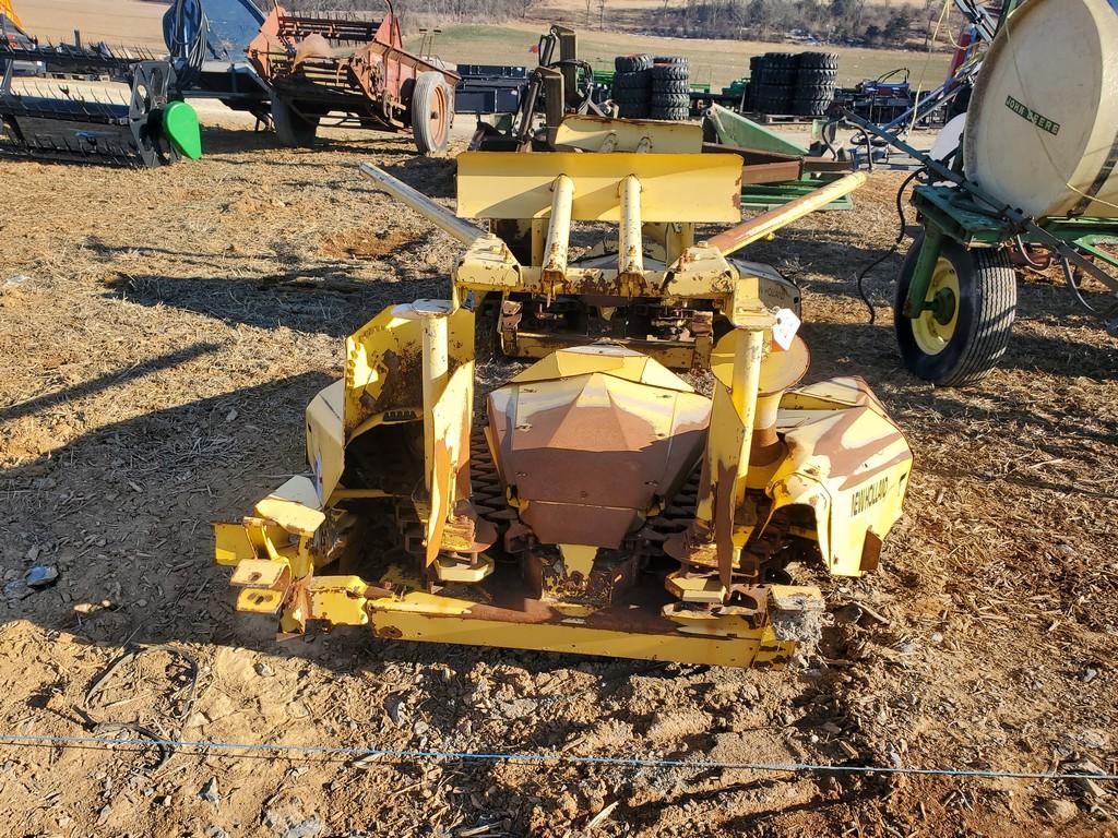 New Holland 824 Corn Head