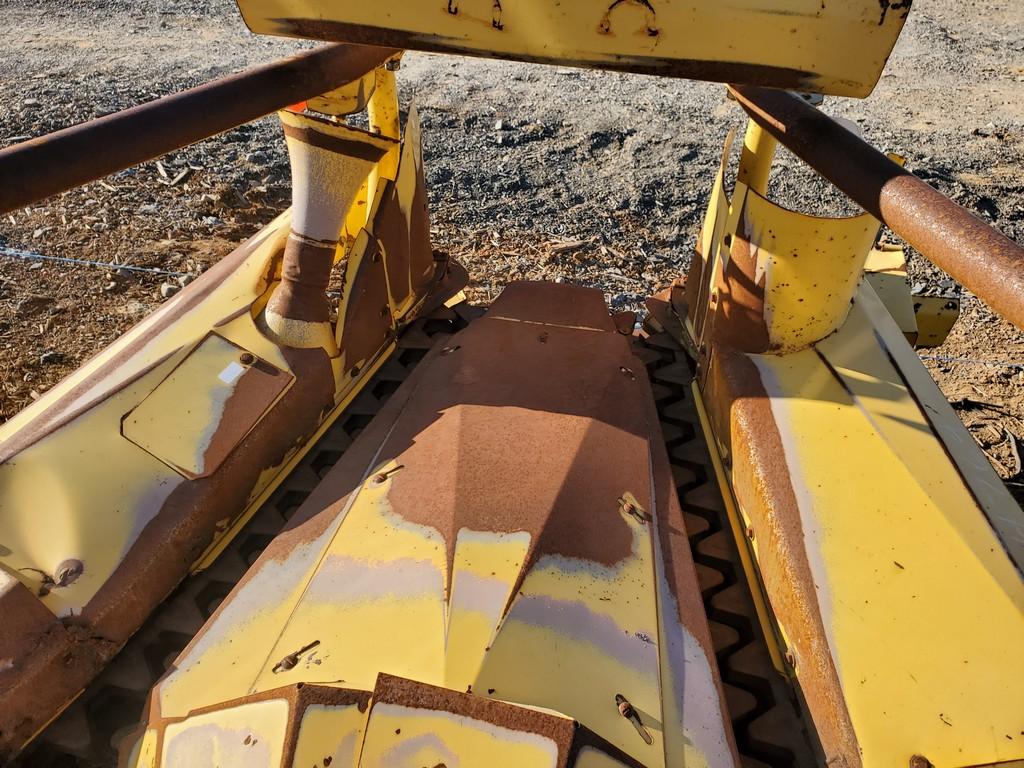 New Holland 824 Corn Head