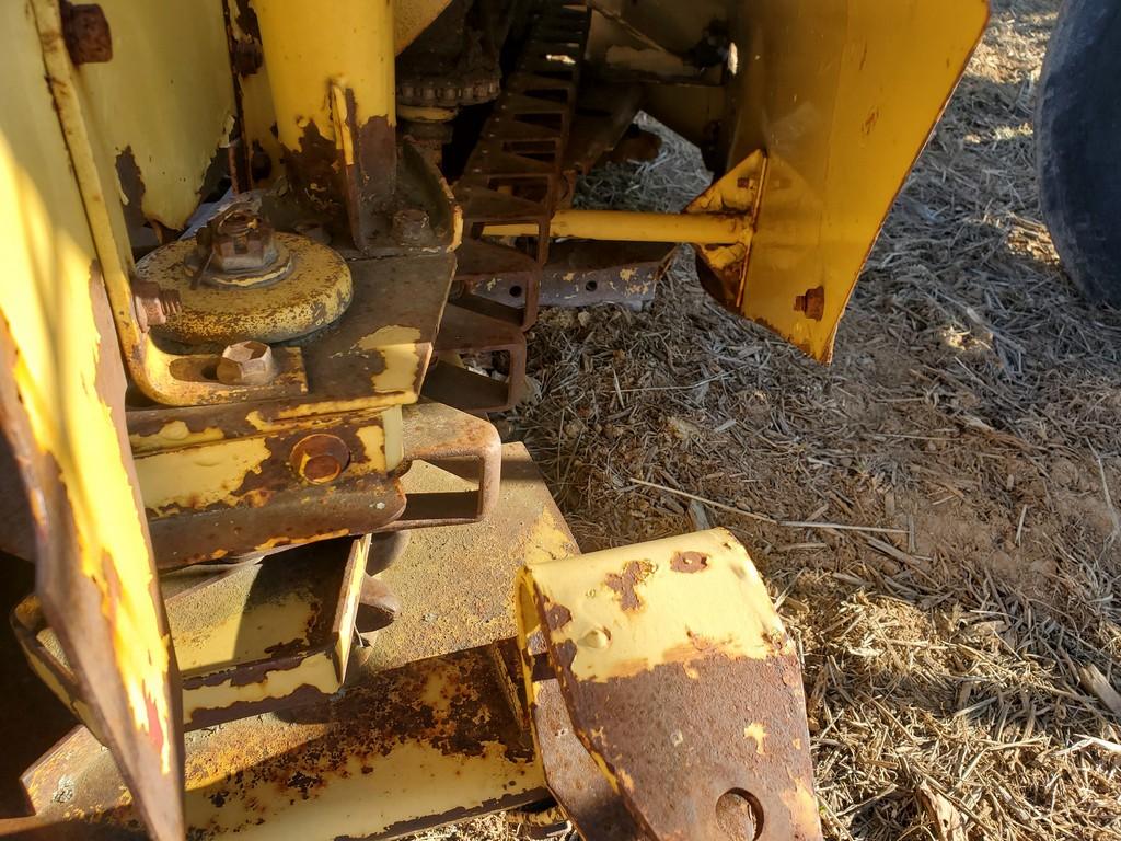 New Holland 824 Corn Head