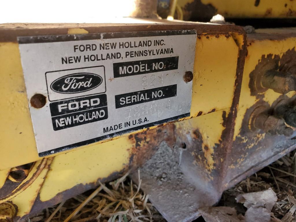 New Holland 824 Corn Head