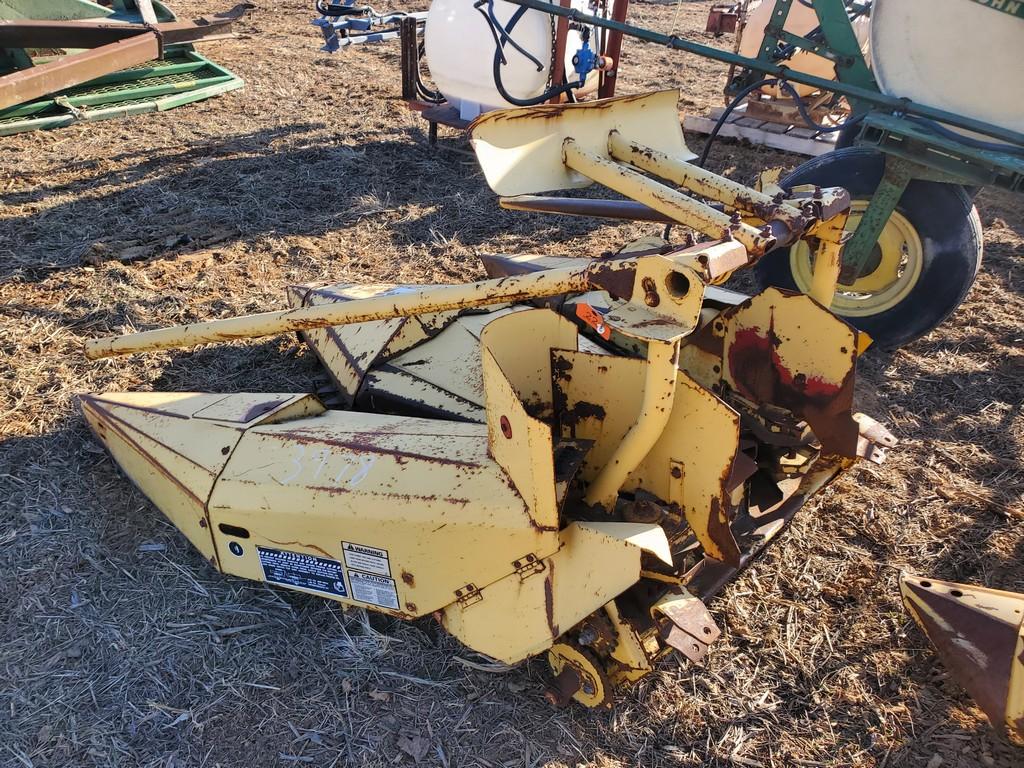 New Holland 824 Corn Head