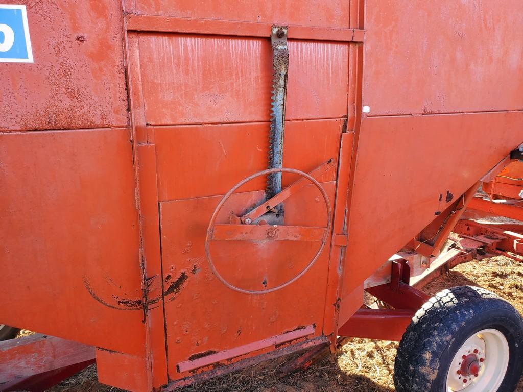 Turnco 225S Gravity Bin Wagon