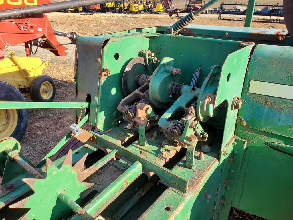 John Deere 336 Small Square Baler