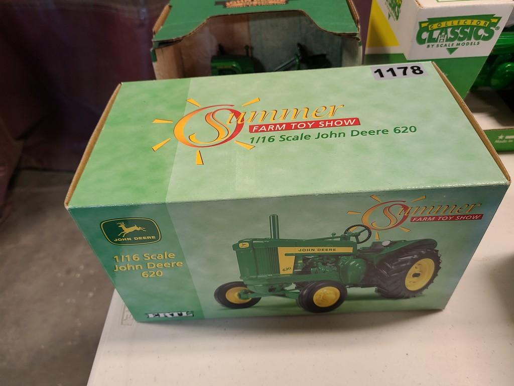 Ertl  Tractor