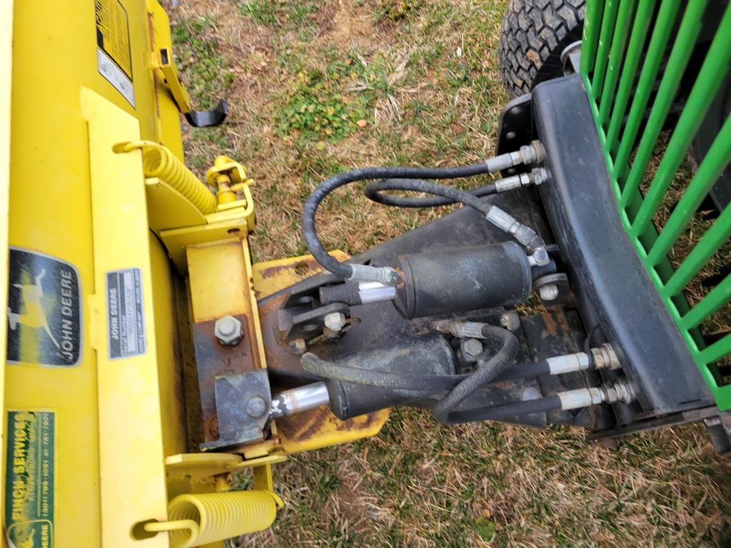 John Deere 318 Riding Tractor 'Runs & Operates'