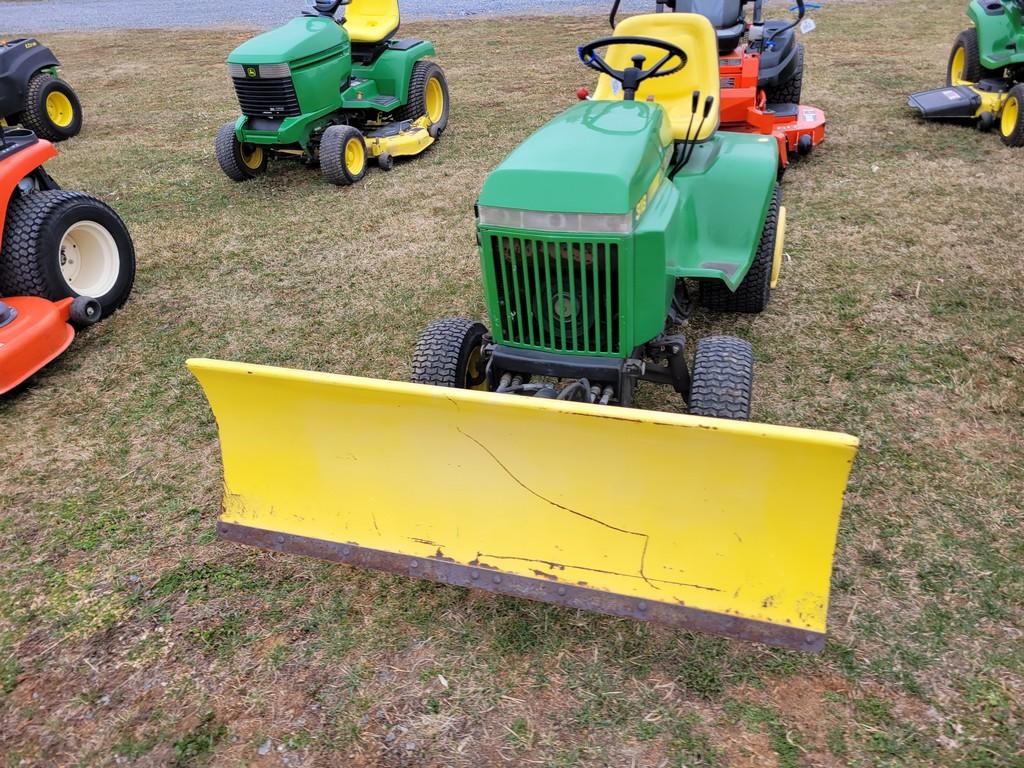 John Deere 318 Riding Tractor 'Runs & Operates'