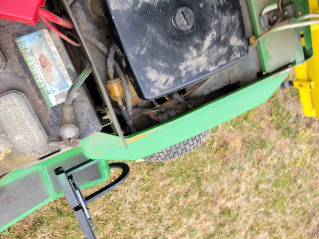 John Deere 318 Riding Tractor 'Runs & Operates'