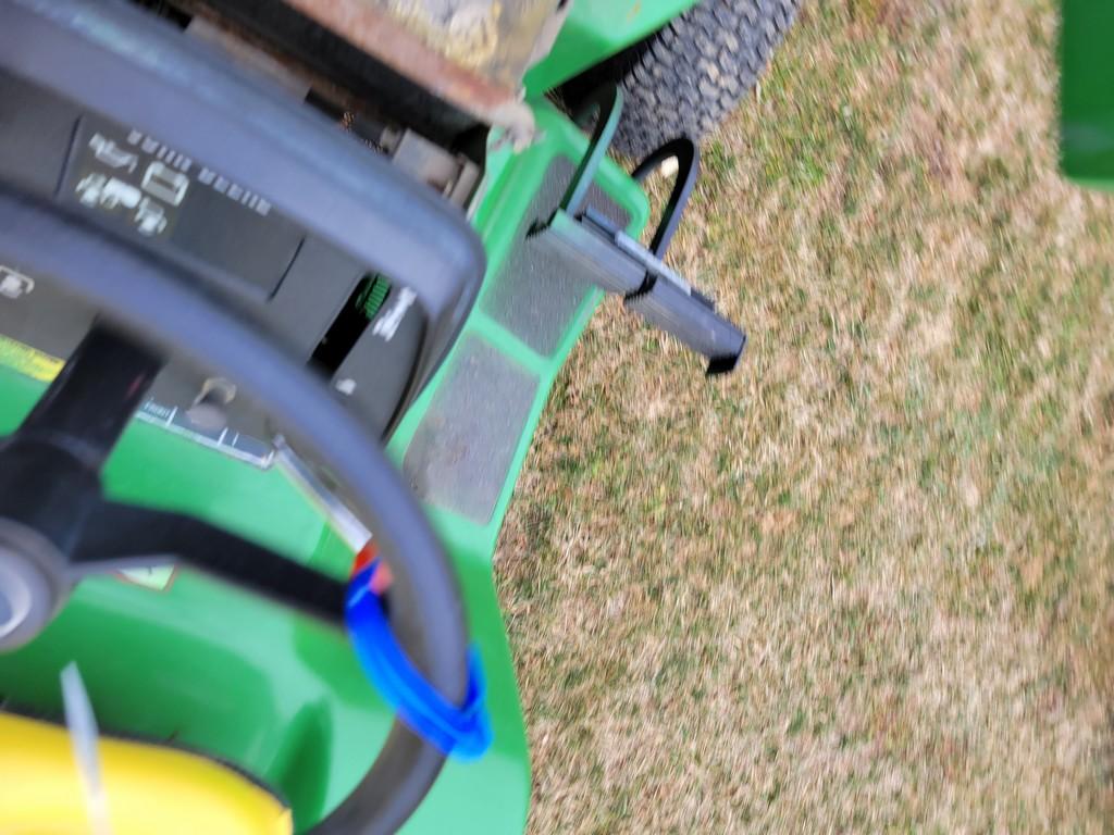 John Deere 318 Riding Tractor 'Runs & Operates'