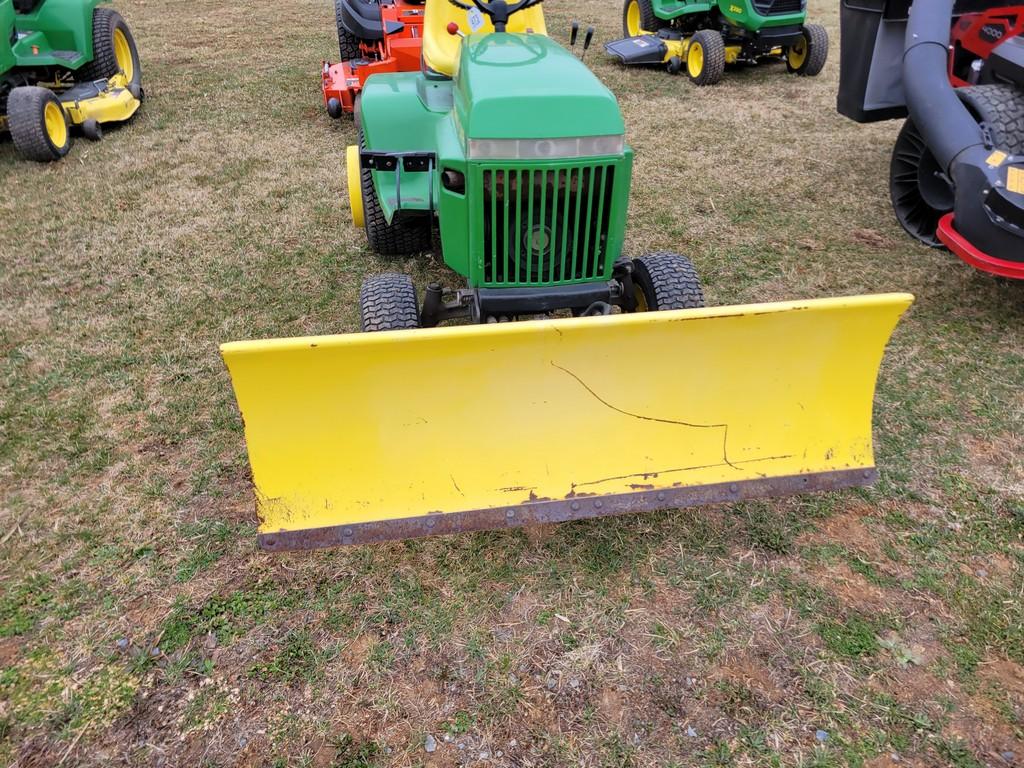 John Deere 318 Riding Tractor 'Runs & Operates'