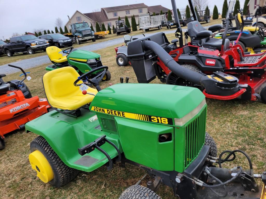 John Deere 318 Riding Tractor 'Runs & Operates'