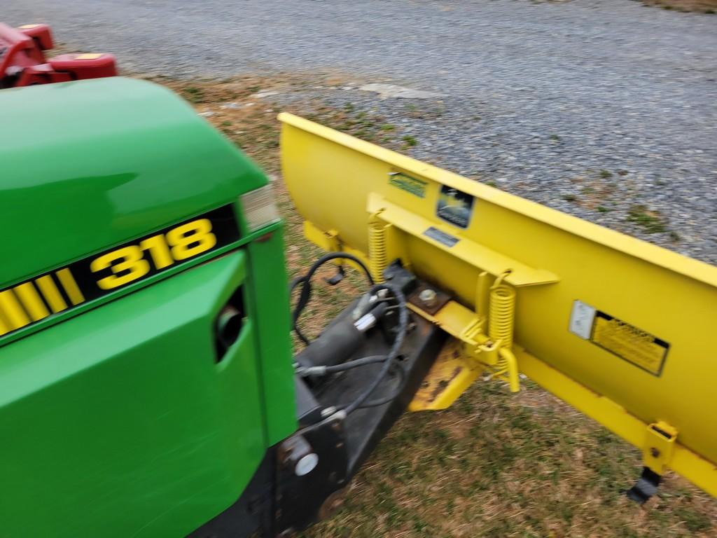 John Deere 318 Riding Tractor 'Runs & Operates'