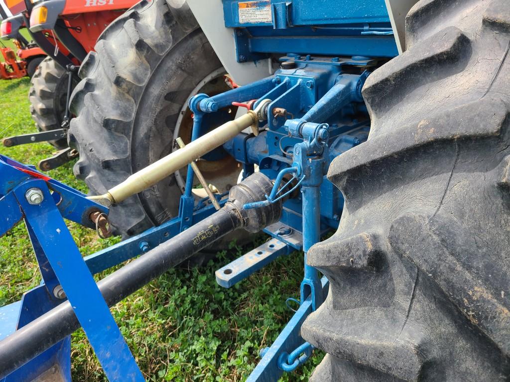 New Holland 1920 Tractor 'Runs & Operates'