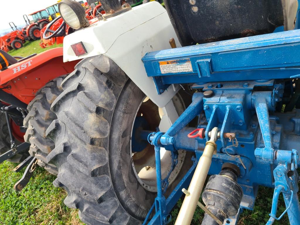 New Holland 1920 Tractor 'Runs & Operates'