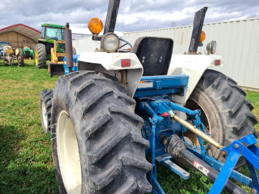 New Holland 1920 Tractor 'Runs & Operates'