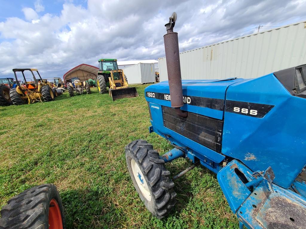 New Holland 1920 Tractor 'Runs & Operates'