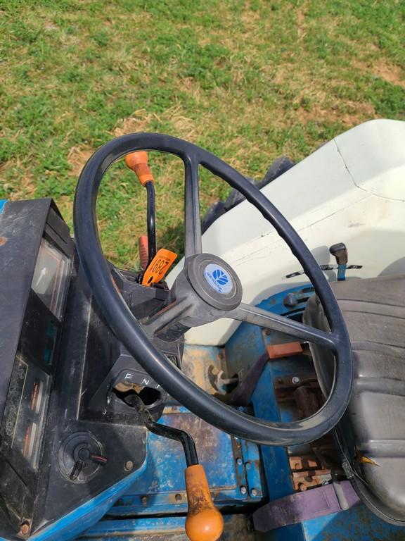 New Holland 1920 Tractor 'Runs & Operates'