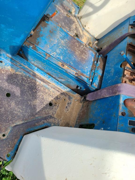 New Holland 1920 Tractor 'Runs & Operates'