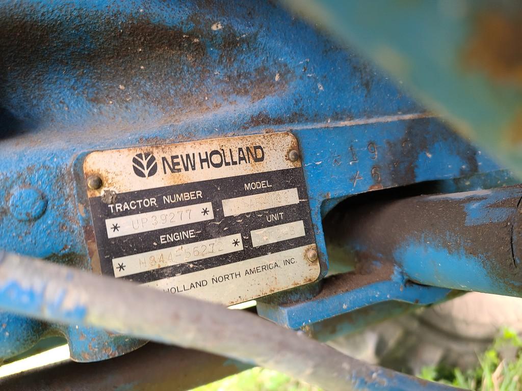 New Holland 1920 Tractor 'Runs & Operates'